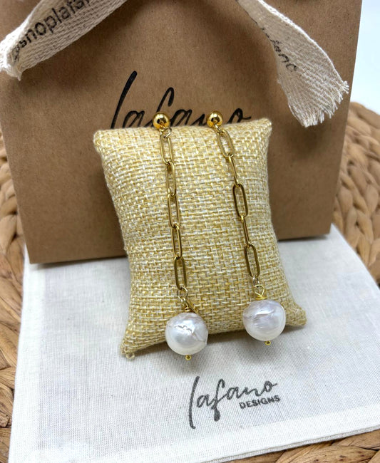 Classic Pearl Earrings image 0